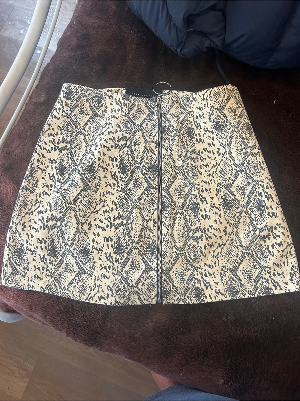 Front-Zip Snake Print Mini Skirt - Cream/Black